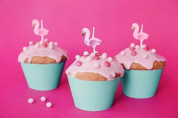Świeczki urodzinowe – Flamingi, 3cm Dekoracje imprezowe Sprawdź naszą ofertę. Sklep imprezowy Szalony.pl. 3
