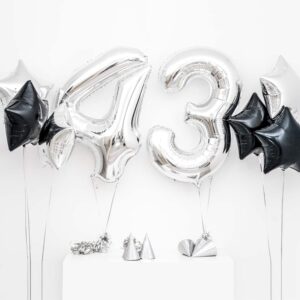 Bukiet balonowy: Silver Set, napełniony helem Balony na 16 urodziny Sprawdź naszą ofertę. Sklep imprezowy Szalony.pl.