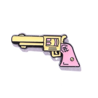 Pin – Różowy rewolwer – Prezenty – Szalony.pl