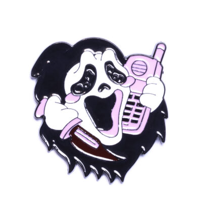 Pin – Krzyk z różowaym telefonem i nożem – Prezenty – Szalony.pl