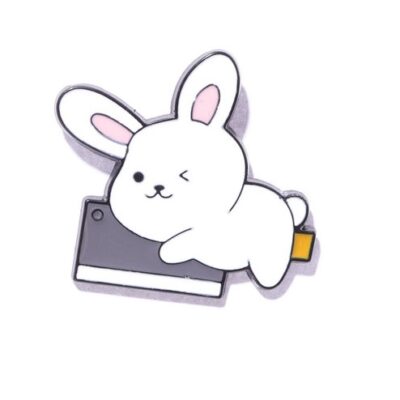 Pin – Królik z tasakiem – Prezenty – Szalony.pl