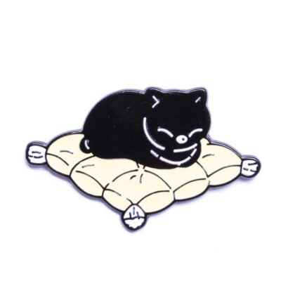 Pin – Śpiący kotek – Prezenty – Szalony.pl