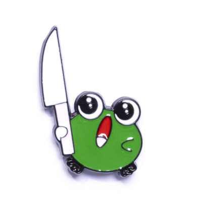 Pin – Żabka z nożem – Prezenty – Szalony.pl