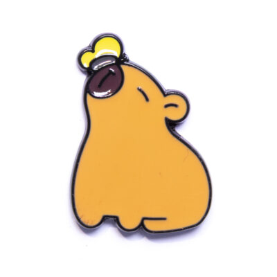 Pin – Kapibara z motylkiem – Prezenty – Szalony.pl